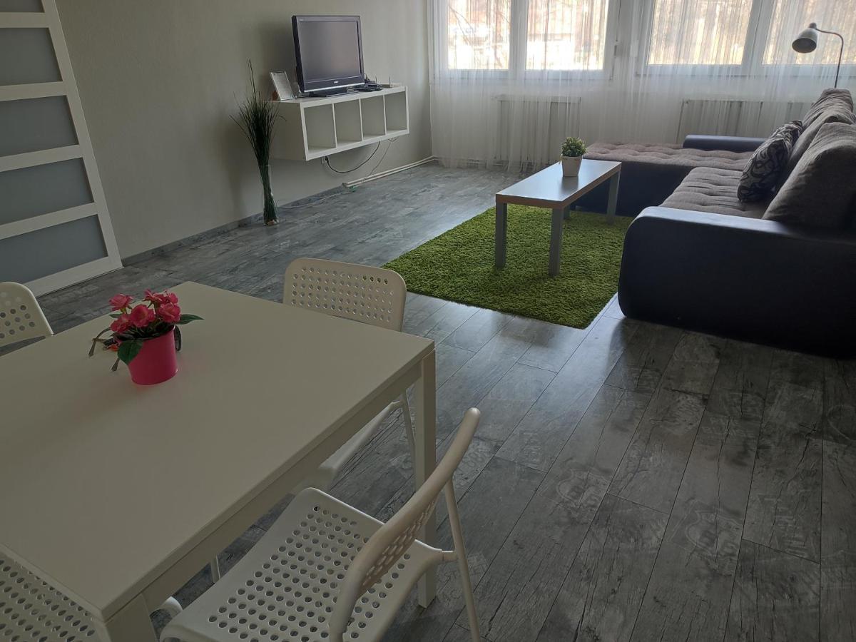Palota Apartman Gödöllő Exterior foto