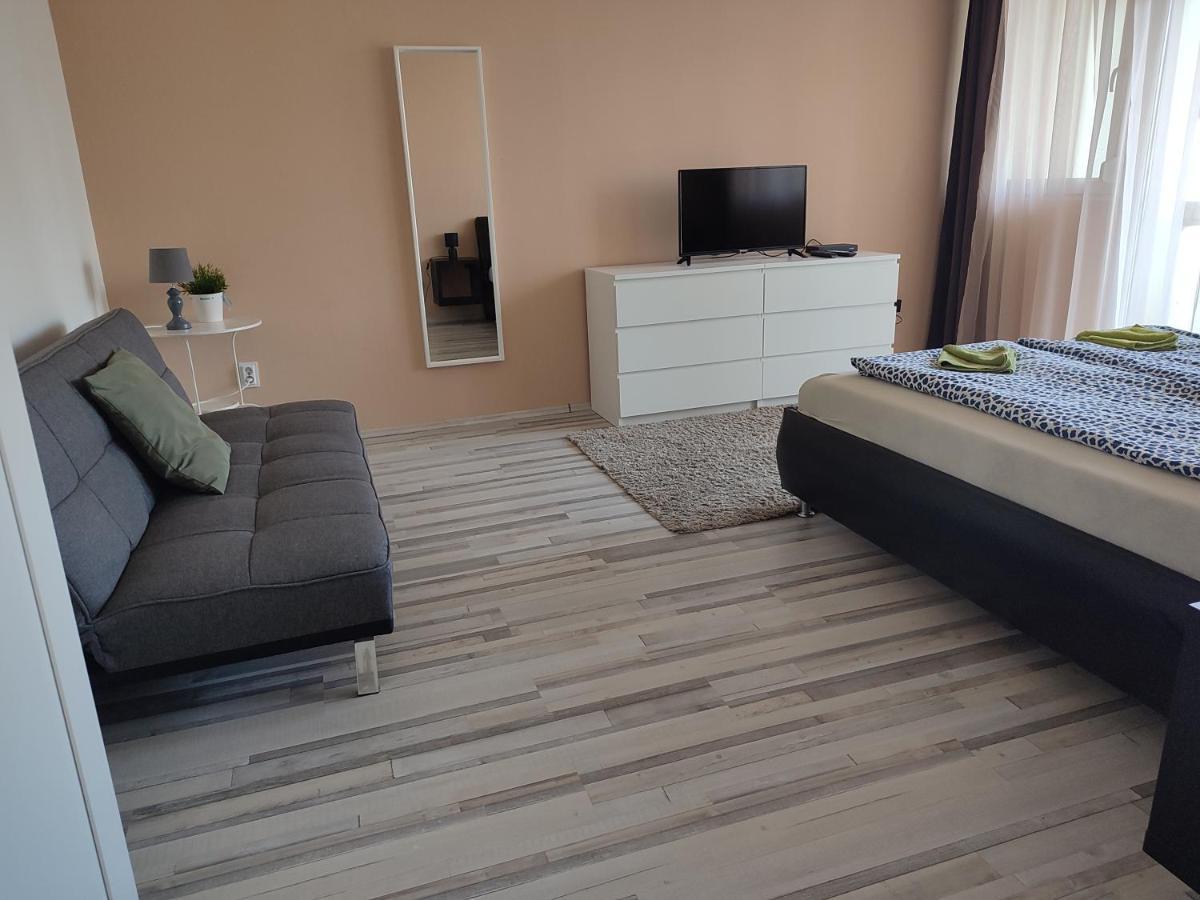 Palota Apartman Gödöllő Exterior foto