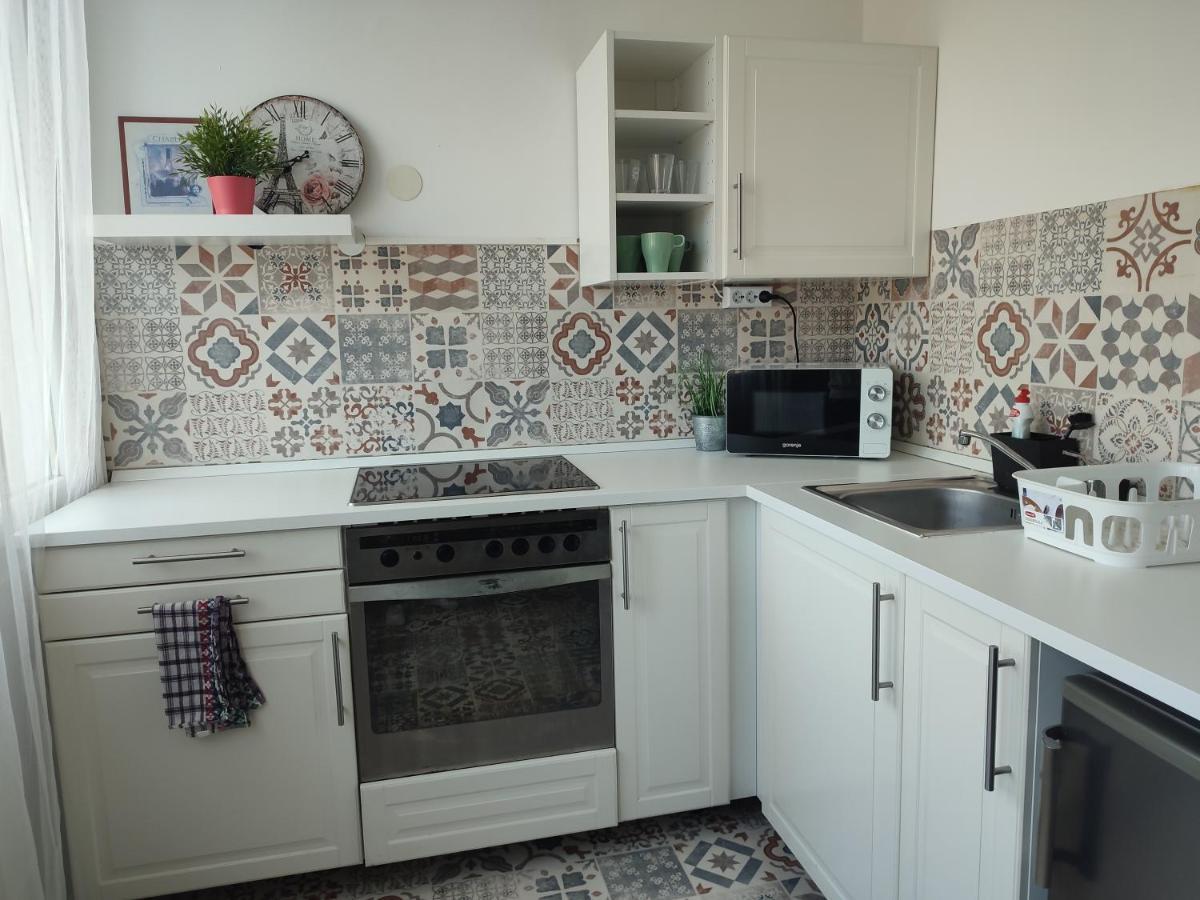Palota Apartman Gödöllő Exterior foto